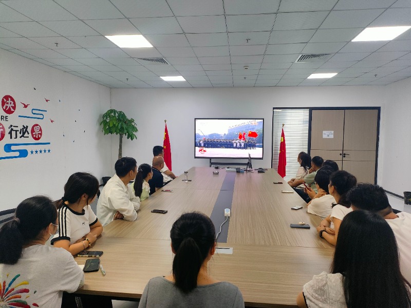 安徽英特丽电子组织观看九三阅兵式.jpg